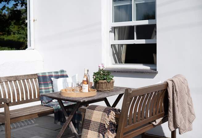 Evening drinks al fresco.