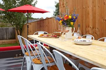 Al fresco dining from dawn until dusk.