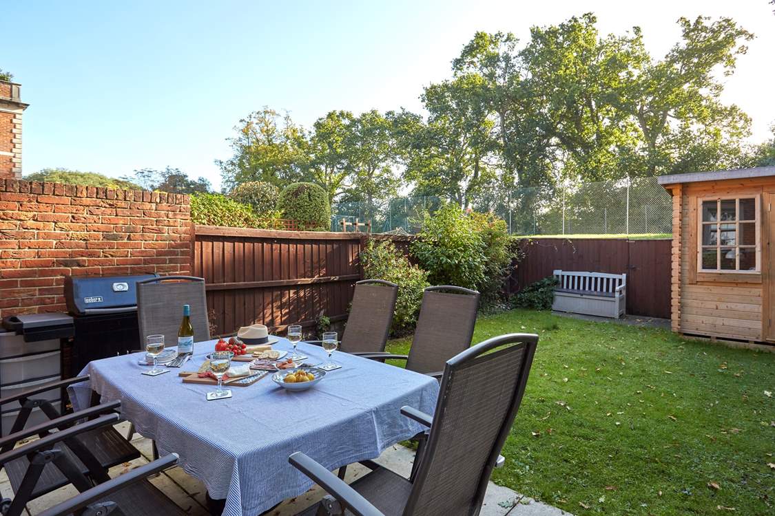 The Drey has a private back garden which overlooks the tennis court.