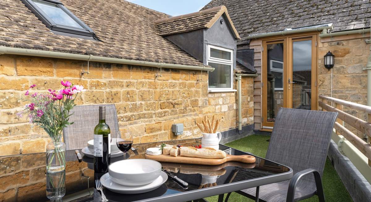 Al fresco dining on the roof terrace.