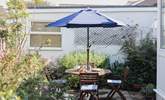 Outdoor dining in the Devon sunshine. - Thumbnail Image