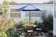Outdoor dining in the Devon sunshine.