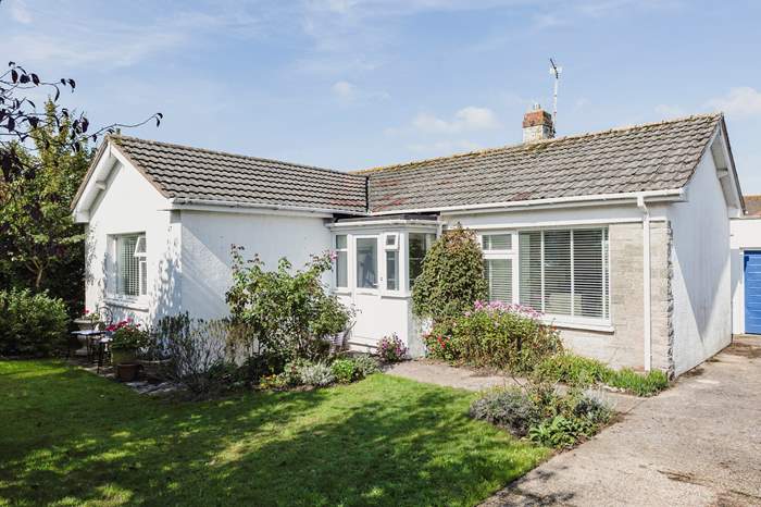 Little Sparrows is a 2 bedroom, dog friendly cottage near Newton Abbot, South Devon.