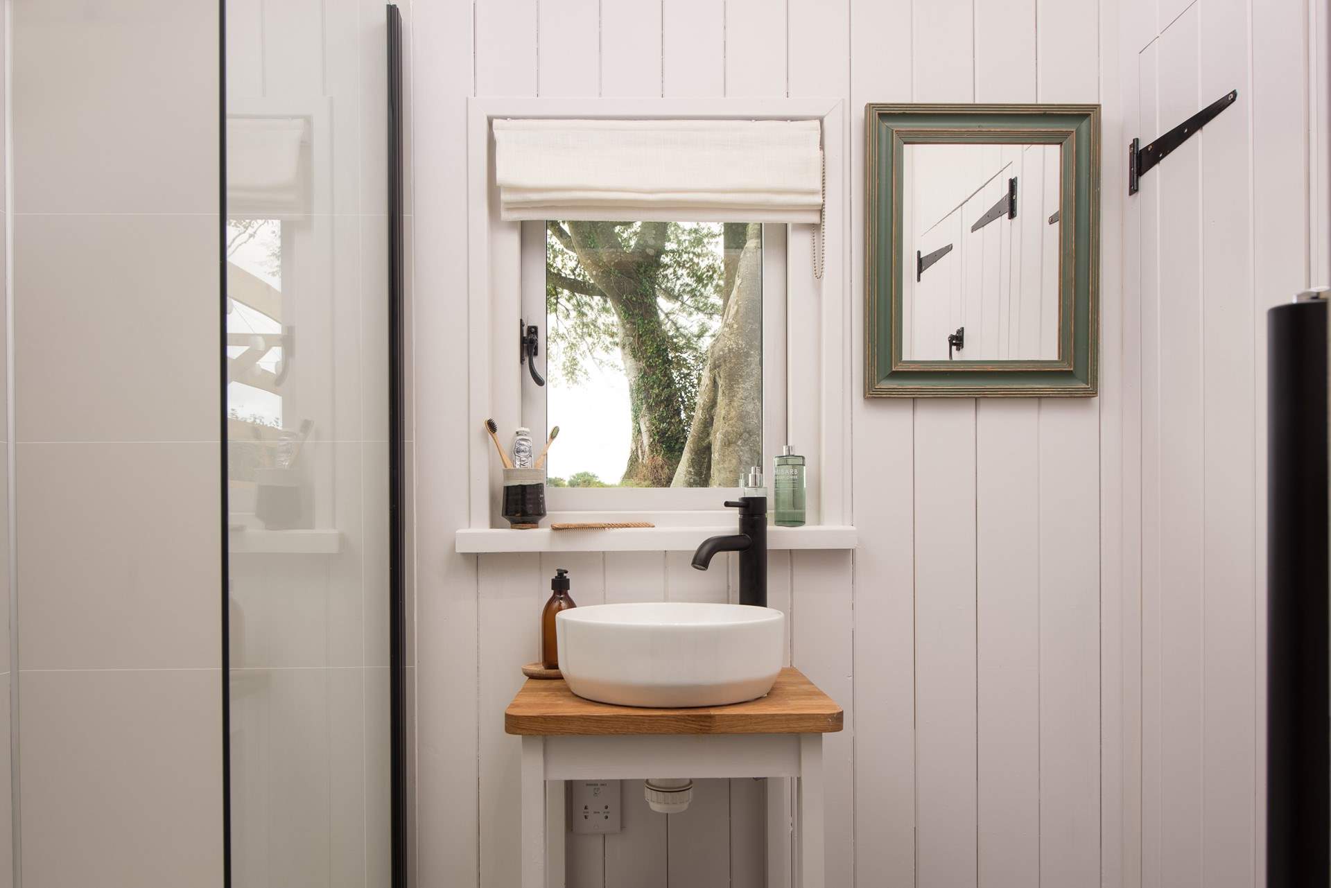 There's a stylish en suite shower-room.