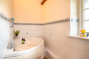Another family bathroom located close to bedroom 4 and 6.