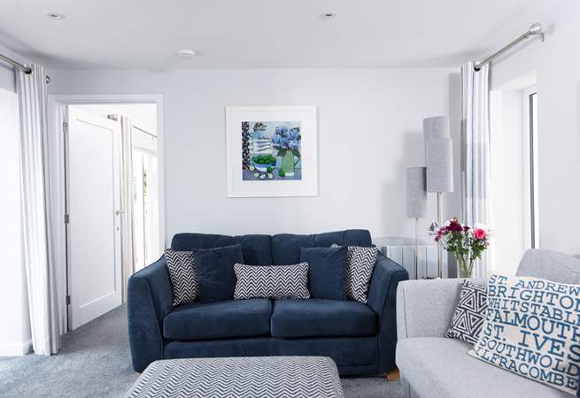 Giving a nod to the seaside location, the sitting-area is furnished in cool shades of blue and grey.