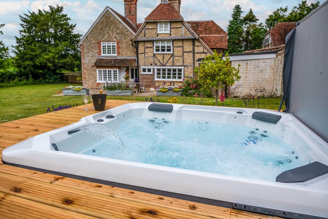 Welcome to the very lovely Challens Yarde.