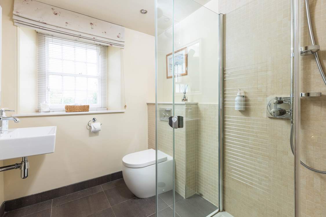 The super en suite shower-room.