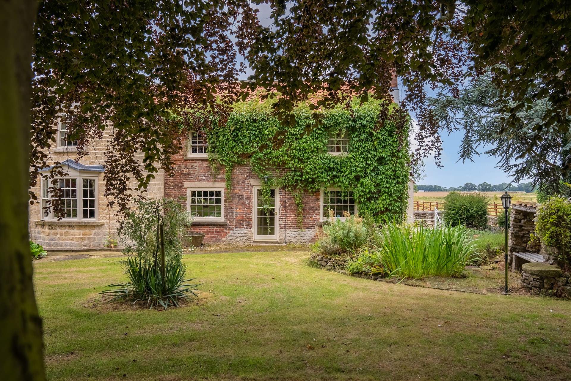 Picture perfect Garden Cottage 