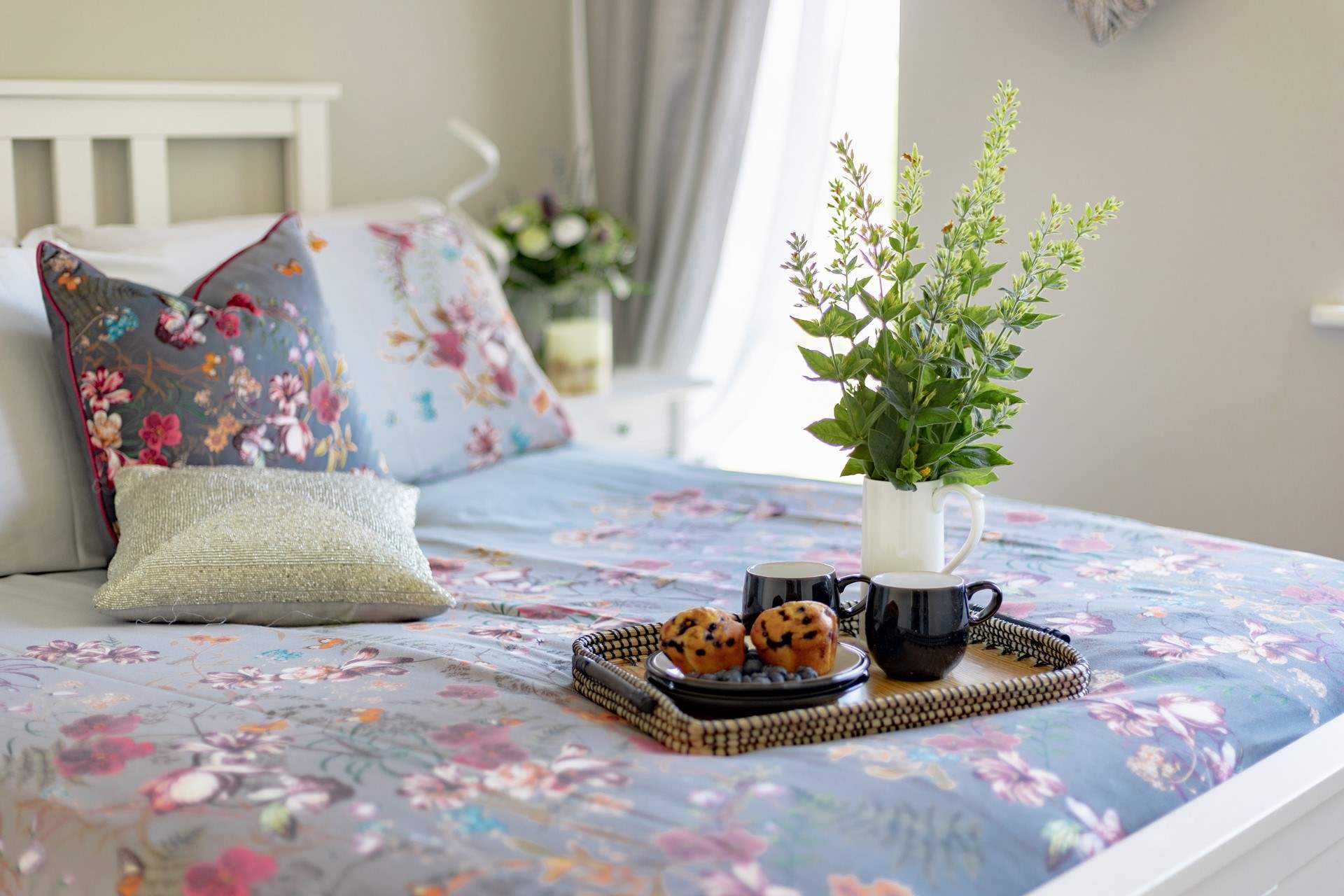 The linens and fabrics throughout the house are gorgeous.