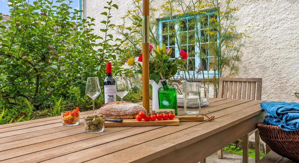 Enjoy al fresco dining in the pretty garden.