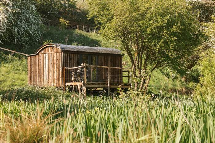 The Wrens Nest is a 1 bedroom cabin with wood-fired hot tub near Penrith.