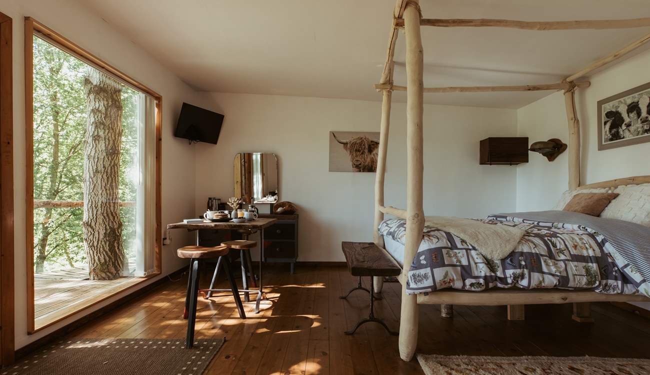 With just trees surrounding you, watch the world go by from the comfy bed. 