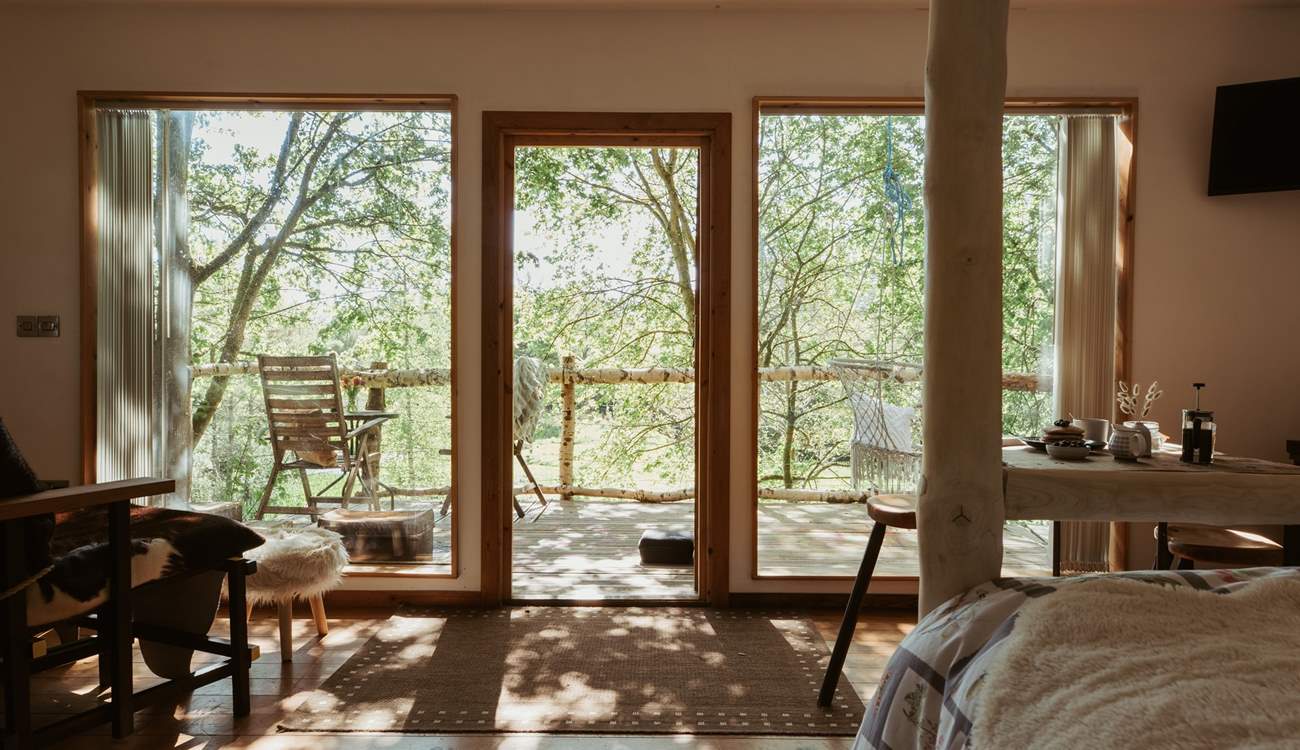 The open windows really allow you to immerse yourself in nature's paradise. 