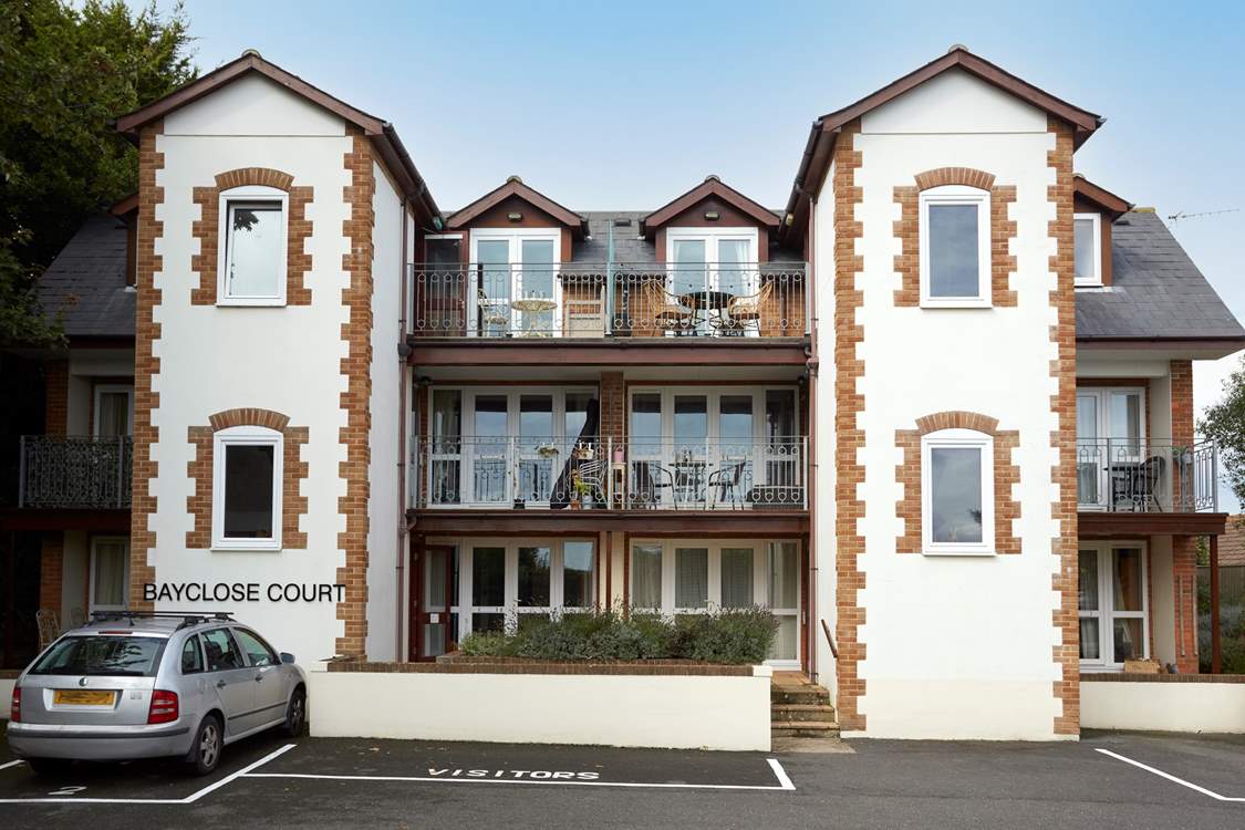 Welcome to 10 Bayclose!