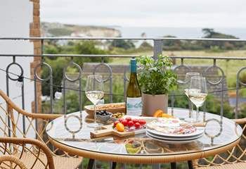 Treat yourself to a spot of al fresco dining on the fabulous balcony with sea views.