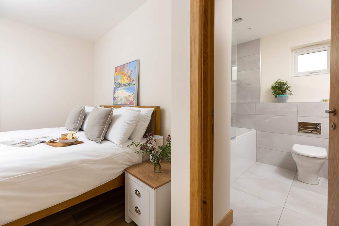 The en suite bathroom to bedroom 1.