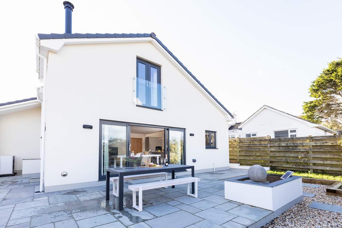 Dine inside or outside in the delightful enclosed garden, choices, choices!