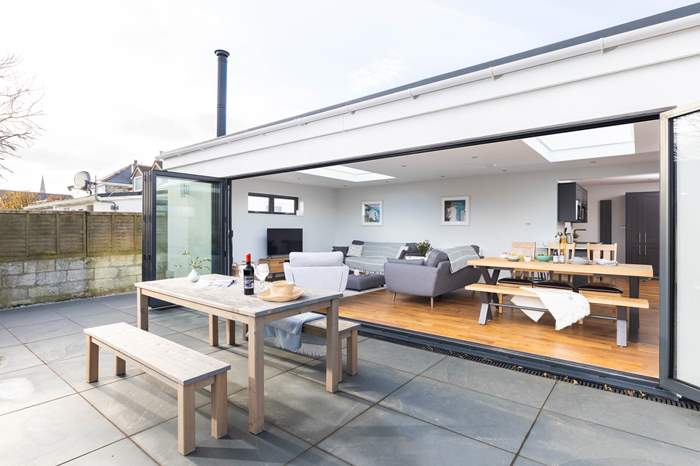 September Cottage is a 4 bedroom cottage with sea views in Portscatho, South Cornwall.