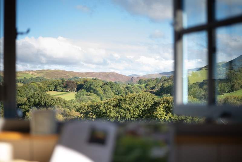 Imagine opening the curtains to this breathtaking vista. 
