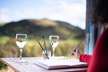 Ffion is the perfect hideaway to embrace your creative side. Bring along your watercolours and have a go at painting the stunning scenery.