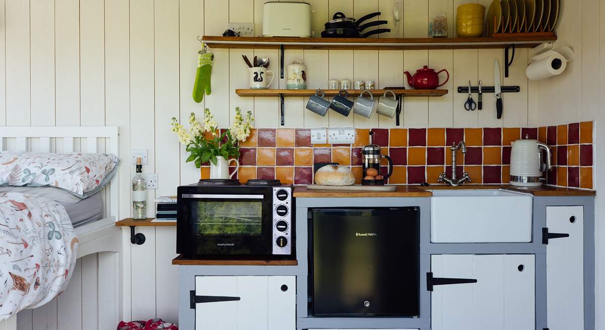 The kitchen is ideal for prepping your lazy Sunday brunch or romantic Friday dinner. 