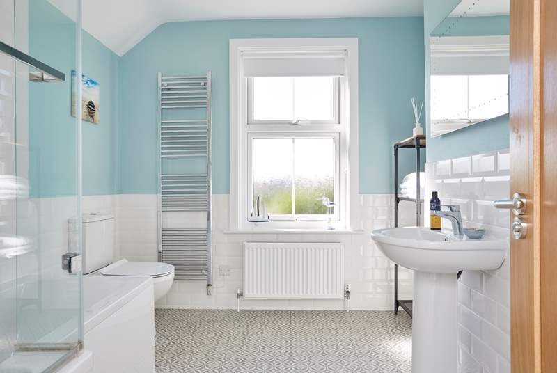 Refresh yourself after a great night's sleep in the pretty family bathroom.