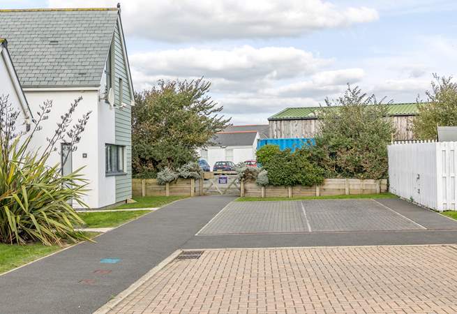 You can pull your clubs from the front door around to the golf club!