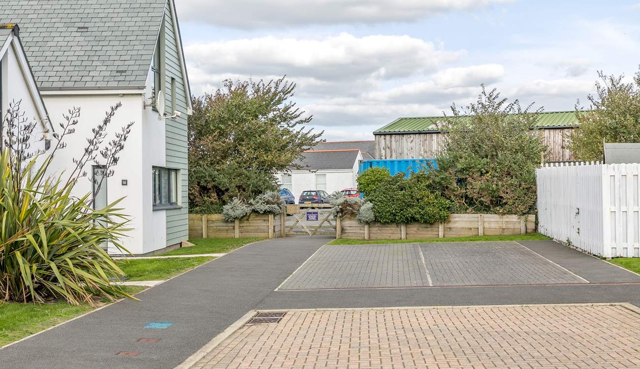 You can pull your clubs from the front door around to the golf club!