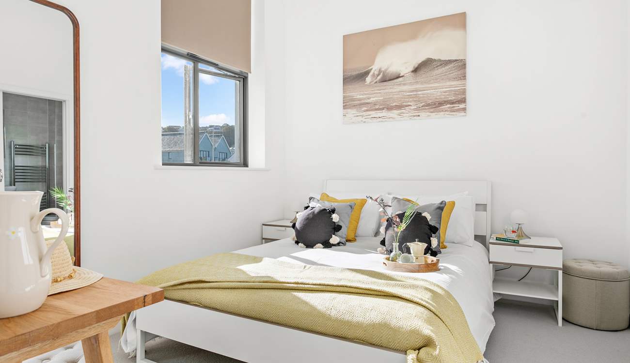 Here you will find bedroom one, which houses an indulgent king-size bed and is flooded with light thanks to the high ceilings.