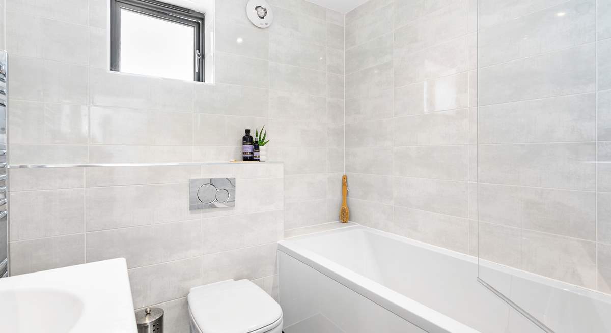 The excellent family bathroom provides the ideal place to refresh yourself after a big day out.