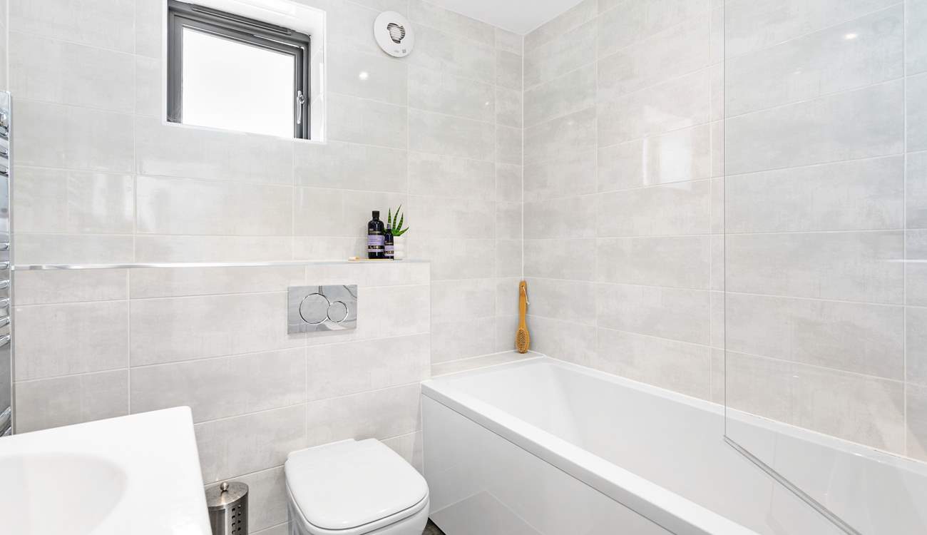 The excellent family bathroom provides the ideal place to refresh yourself after a big day out.