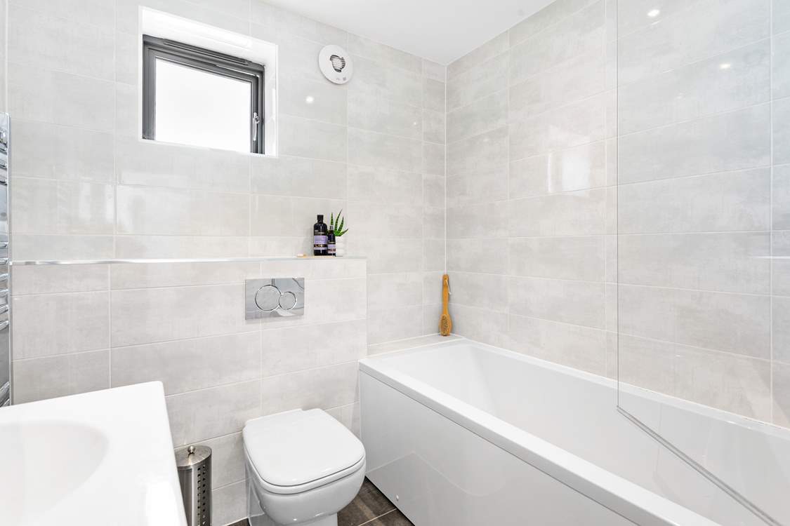 The excellent family bathroom provides the ideal place to refresh yourself after a big day out.