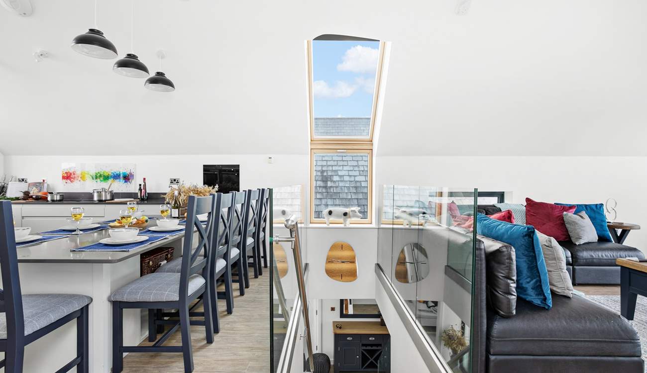 Thanks to the skylights on both sides of the house, it's filled with light no matter the season. Please note, a stair-gate cannot be installed here owing to the glass.