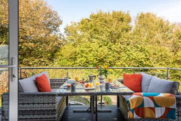 A sunny spot to enjoy a leisurely brunch.