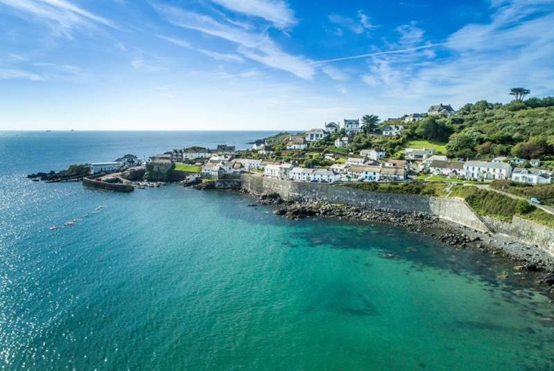 Chy an Deu is nestled in the picturesque village of Coverack.