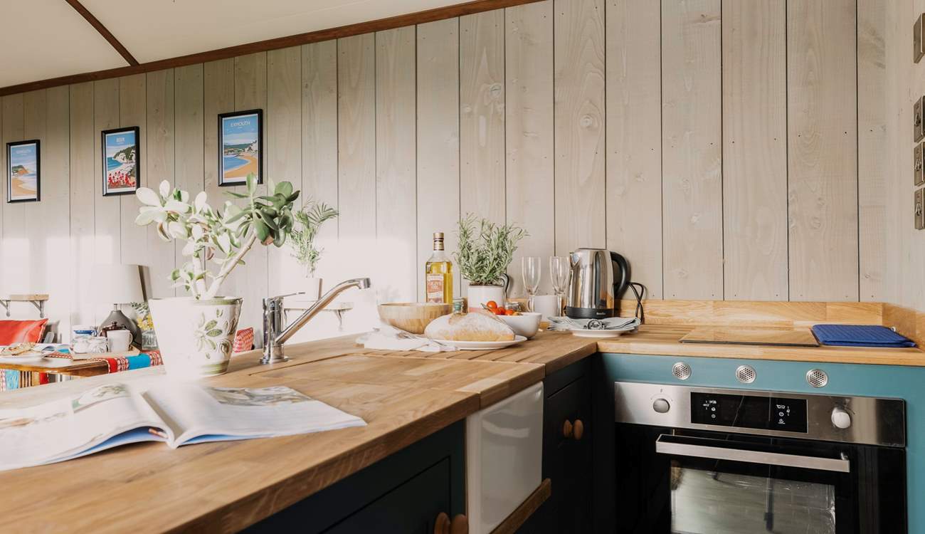 Rustle up a delicious meal in the kitchen, covering the sink for extra countertop space!
