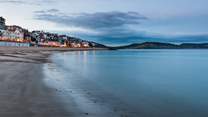 The vibrant town of Lyme Regis is a short drive away, offering an array of eateries and lovely shops.