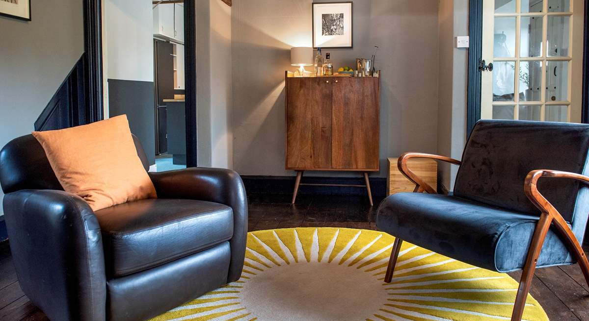 The snug is a delightful room for aperitifs or to escape with a good book.