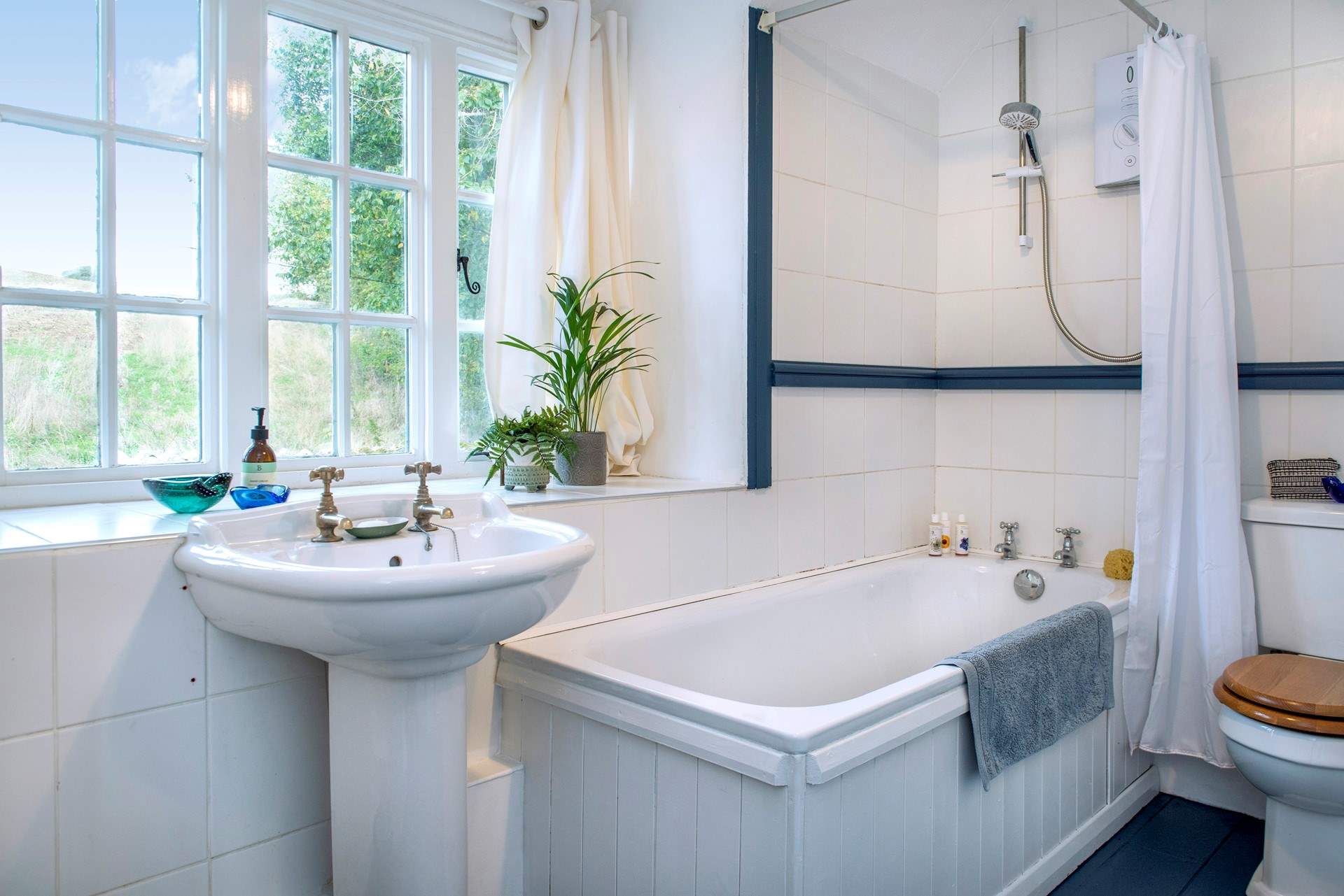 Indulge in a leisurely soak in the family bathroom.