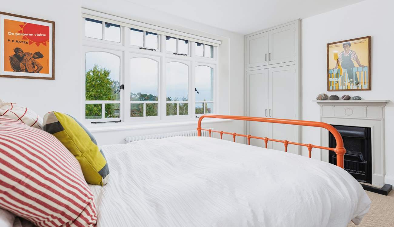 What a great room to wake up in!