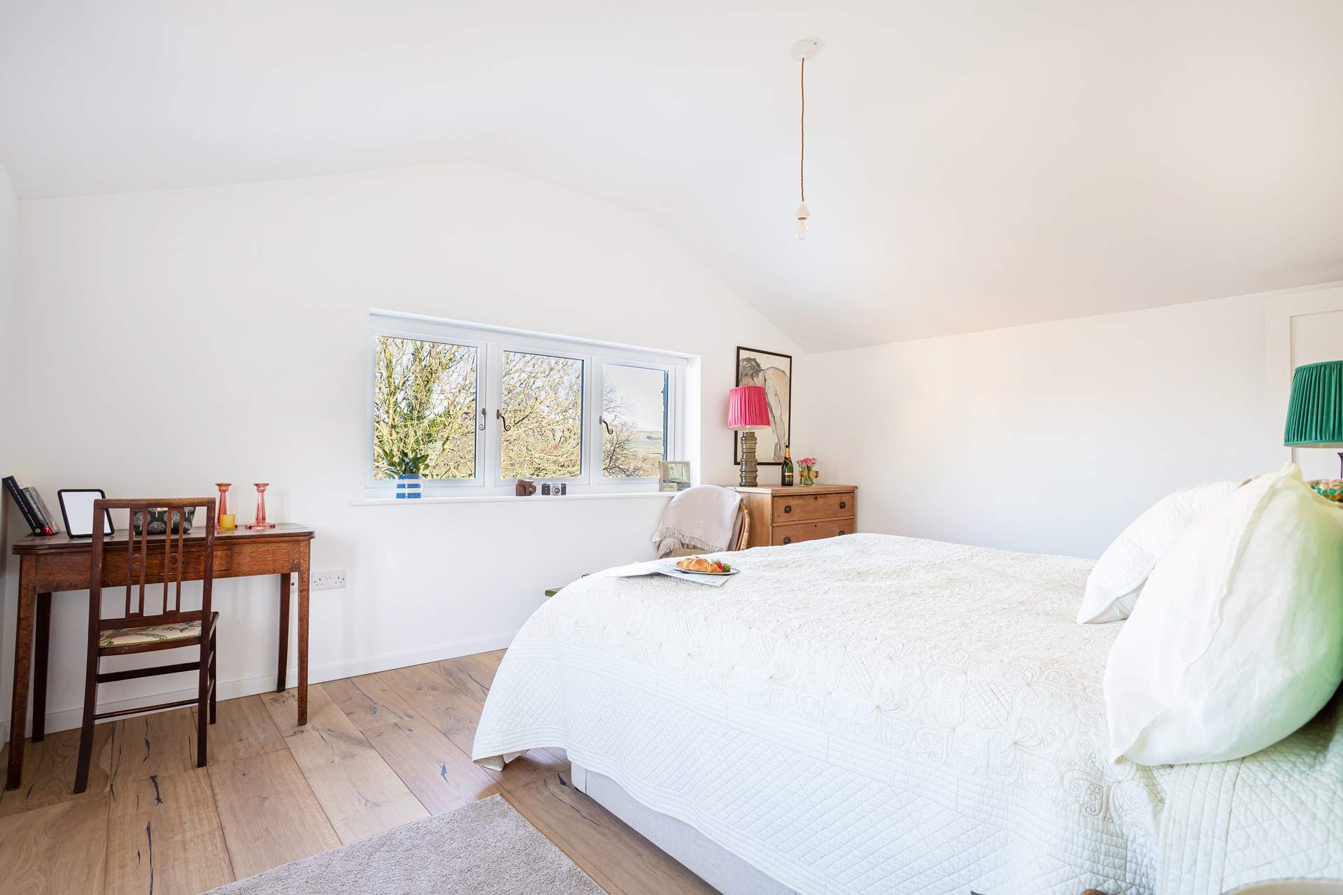 A lovely calm and relaxing bedroom 