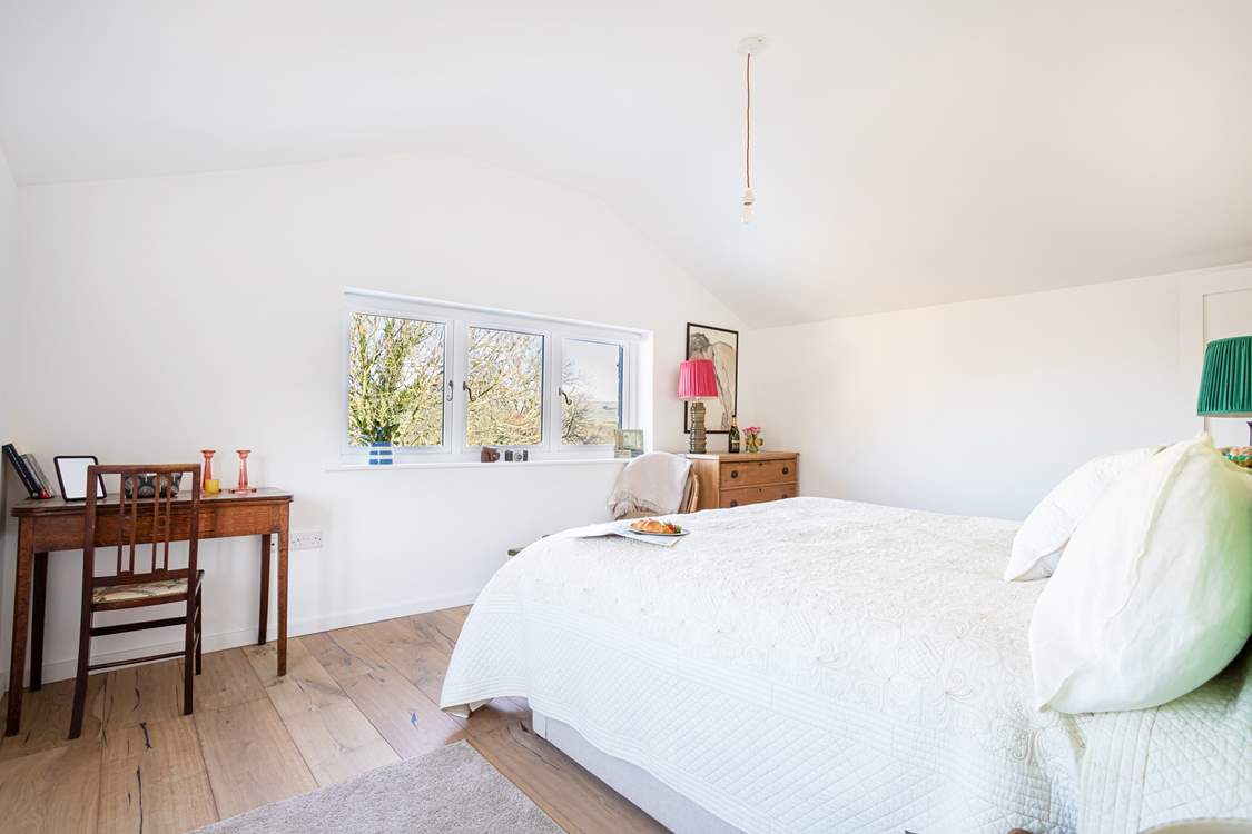 A lovely calm and relaxing bedroom
