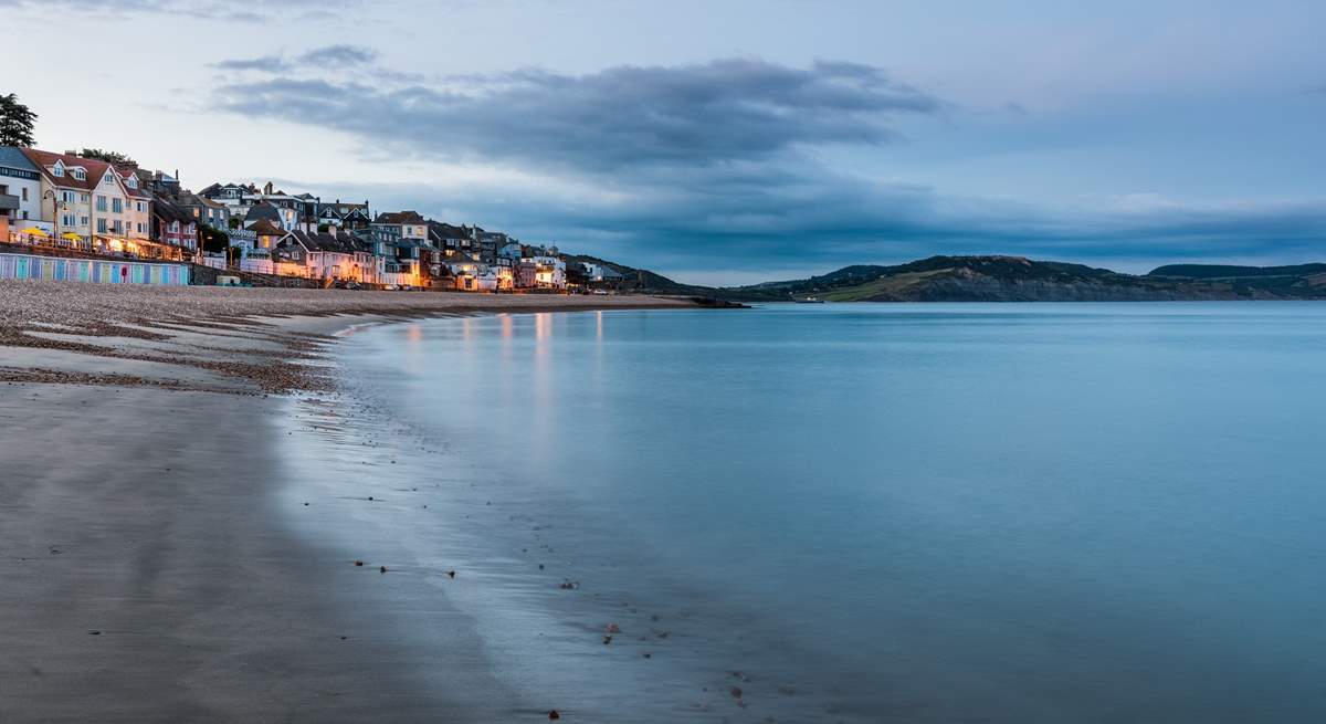 Lyme Regis is a beautiful town on the border with Devon. Take a picnic to the beach or a stroll after dinner.