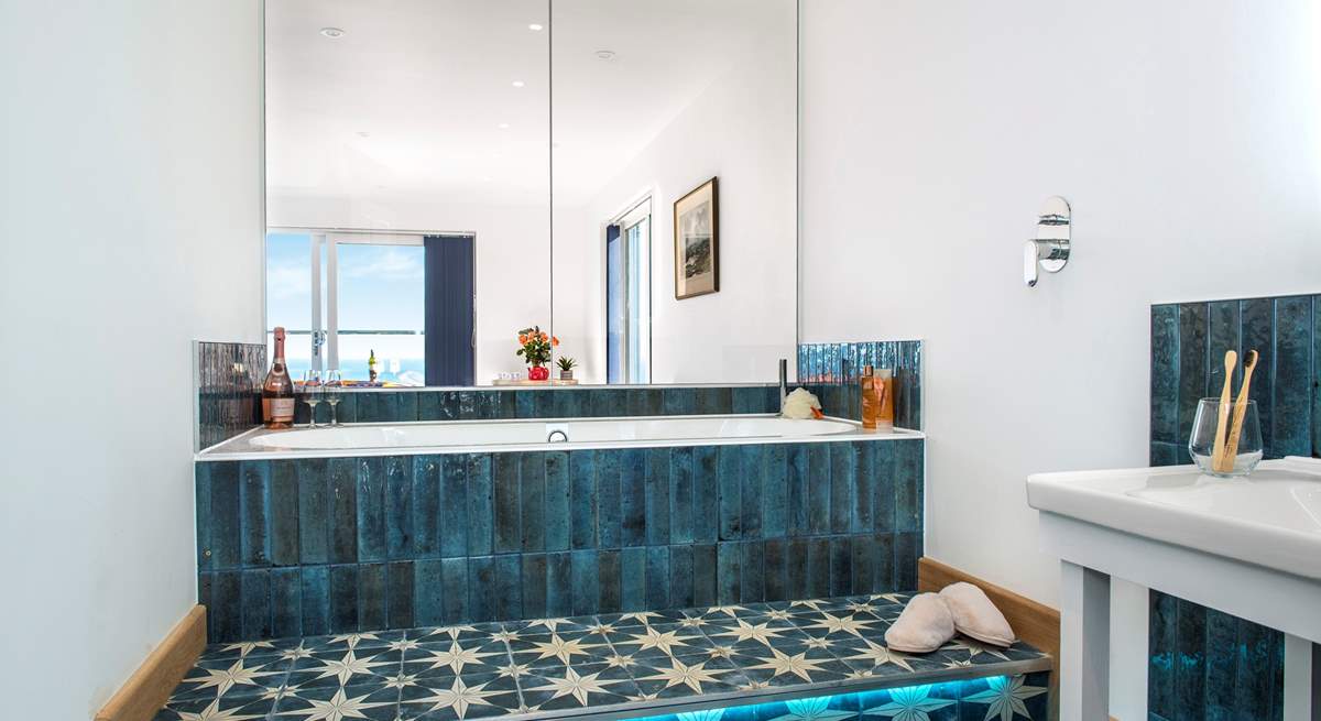 Bedroom 5 has an elevated bath so you can indulge in a leisurely soak whilst still taking in the ocean views