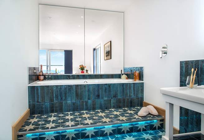 Bedroom 5 has an elevated bath so you can indulge in a leisurely soak whilst still taking in the ocean views