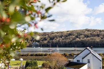 The village sits on the banks of the River Fowey and looks across to ancient woodland.