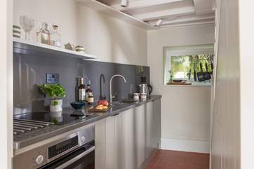 Despite the size, the kitchen is incredibly well equipped ideal for a brewing a morning cuppa, cooking up breakfast and so much more.