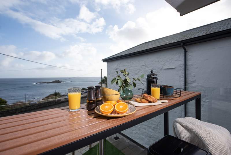 Enjoy breakfast with this stunning view.
