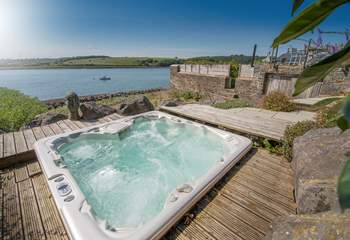 The excellent hot tub offers the ideal place to relax and enjoy the views.